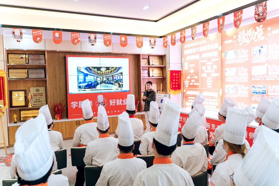 七十七万年·中国菜走进新疆新东方烹饪学校，举办专场招聘会！