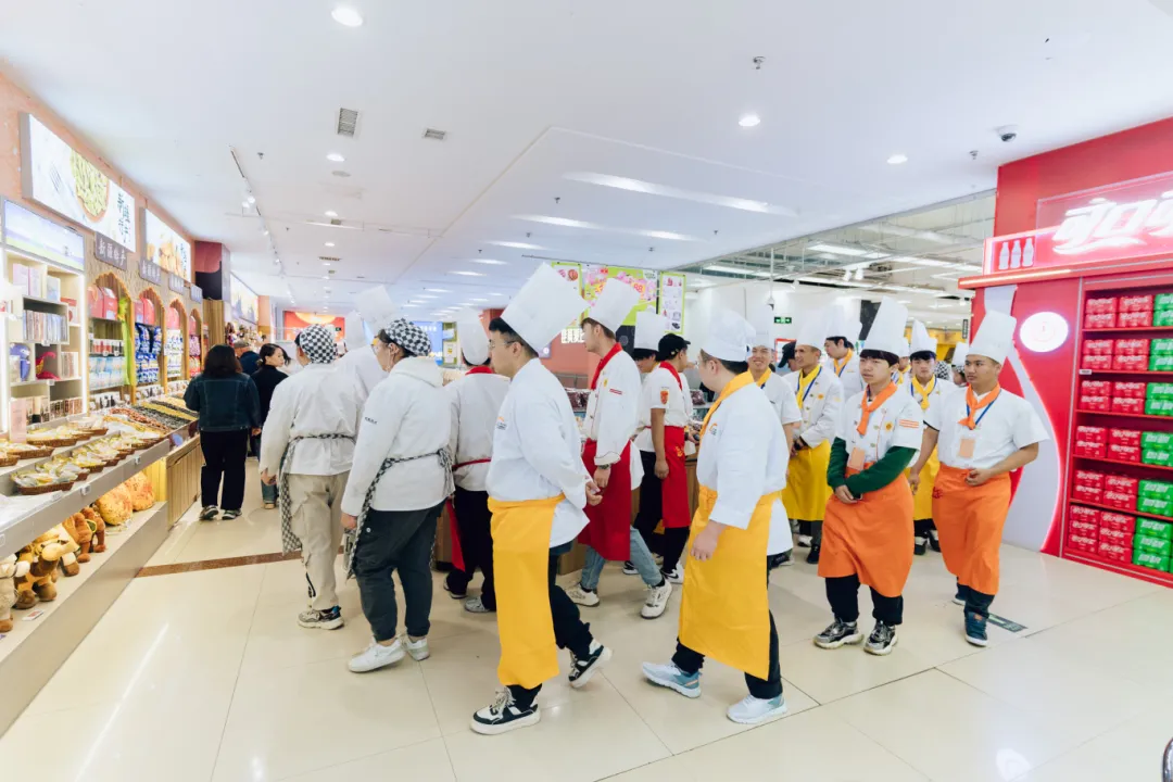 探商超市场脉搏，新疆新东方学子走进华润万家“取经”