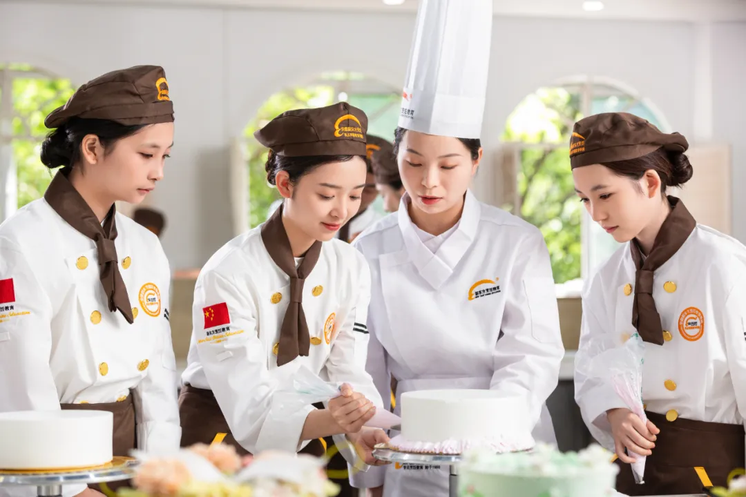 138款,全品类覆盖!新东方烹饪教育精品面包特训营圆满收官,新疆新东方师资硬核升级赋能教学! 138款,全品类覆盖!新东方烹饪教育精品面包特训营圆满收官,新疆新东方师资硬核升级赋能教学!