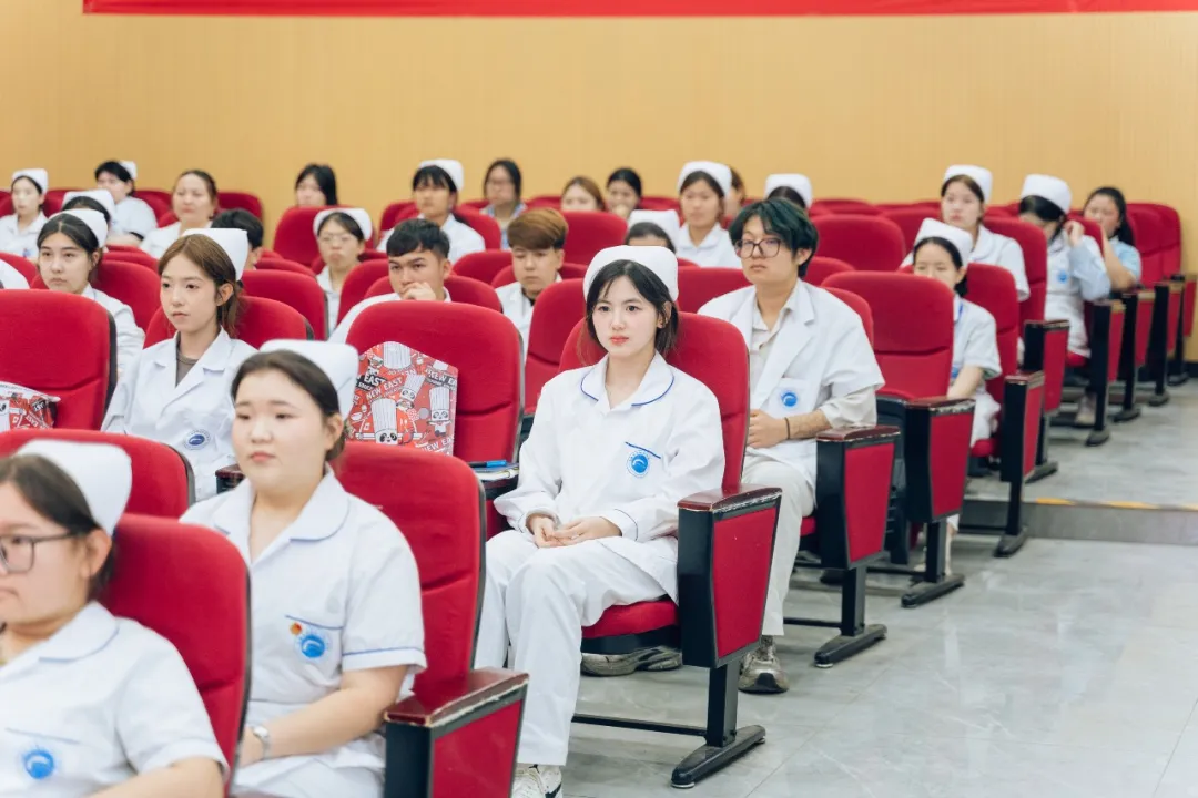 新程启序・康护未来｜新疆新东方烹饪学校举办中医康复理疗师班开幕仪式！